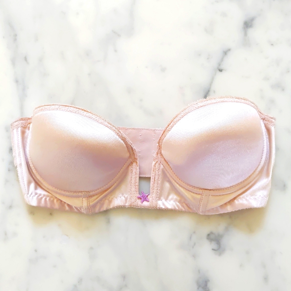 NWOT. Frederickas of Hollywood Padded Strapless 32B Bra.